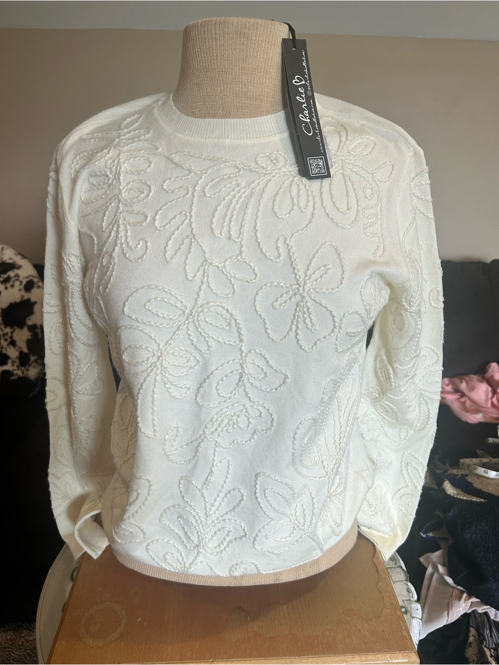 Charlies Cream Textured Floral Crew Neck Sweater MSRP 99$